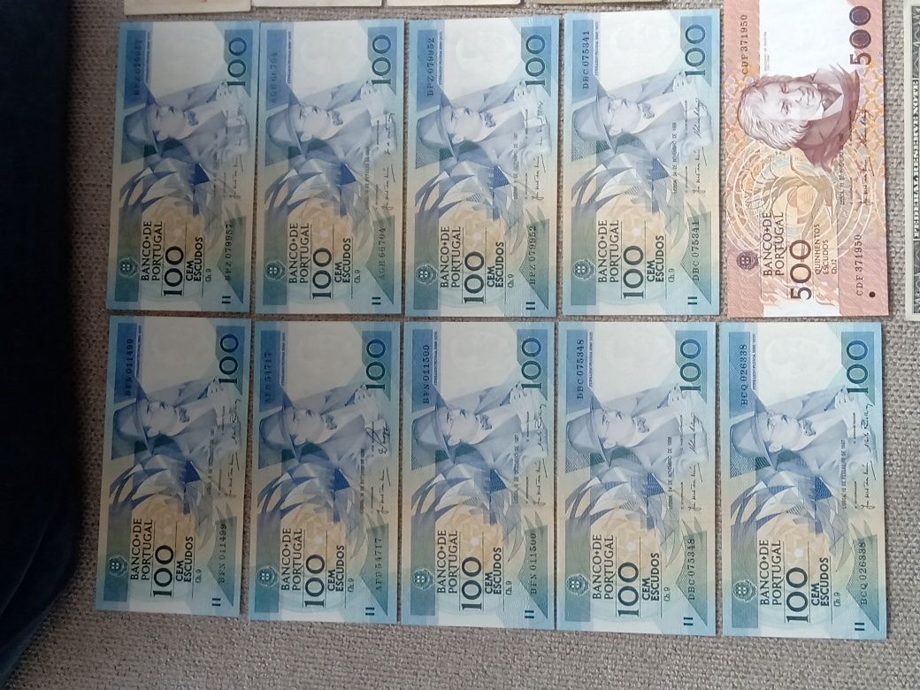 16 notas de escudos e uma de 1 Dolar