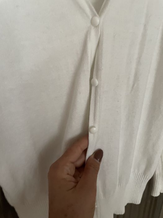 Sweter rozpinany biały