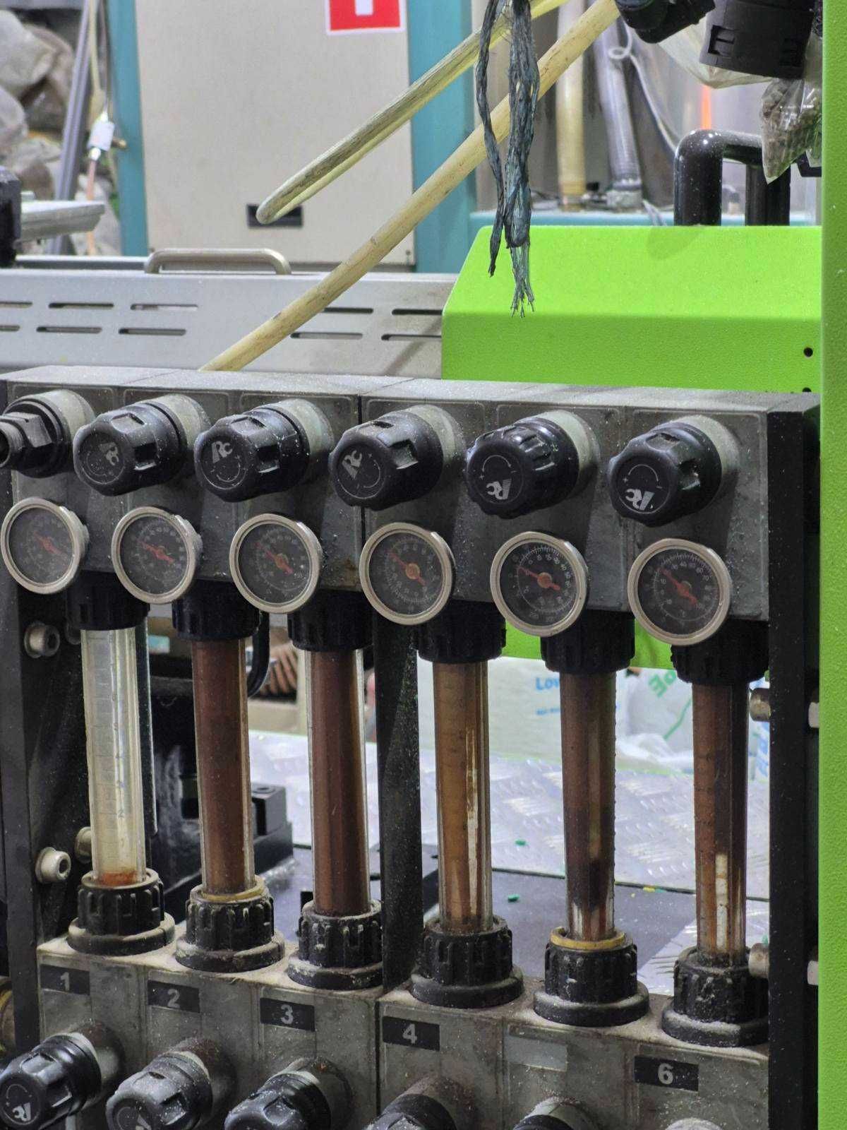 Термопластавтомат Yizumi 120 тонн, серво, 246 см3 впрыск  СЕРВО