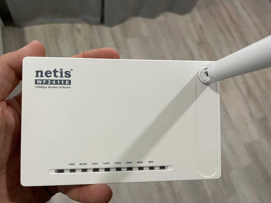 Маршрутизатор роутер Netis WF2411E в рабочем состоянии