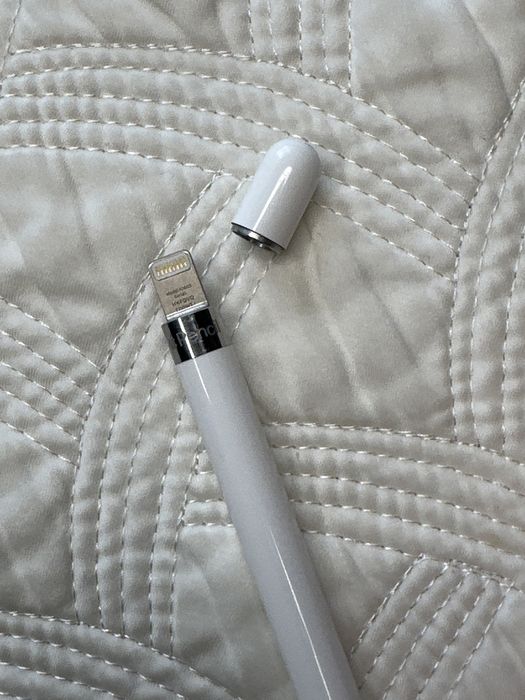 Продаю Apple pencil 1