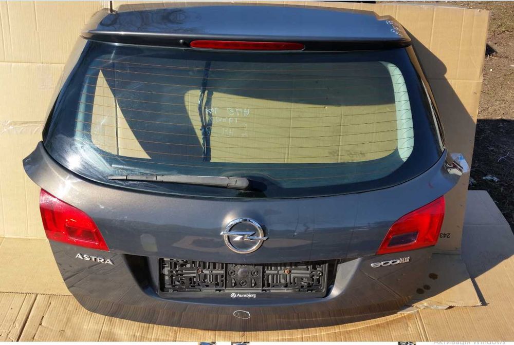 Крышка багажника Opel Astra J в цвет рест дорест ляда