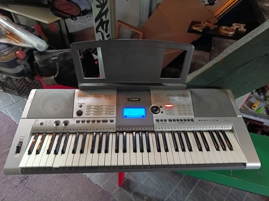 Piano teclado Yamaha