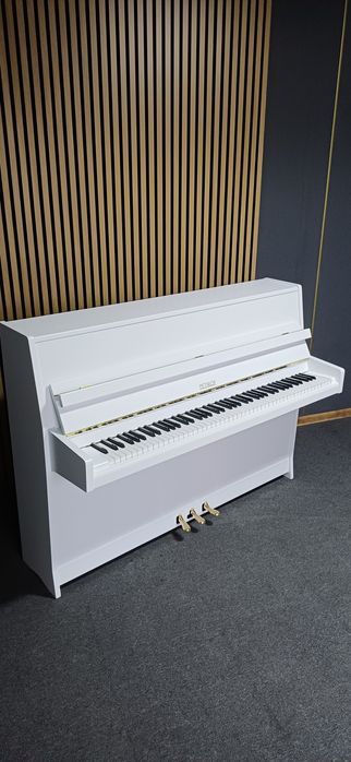 Petrof białe pianino