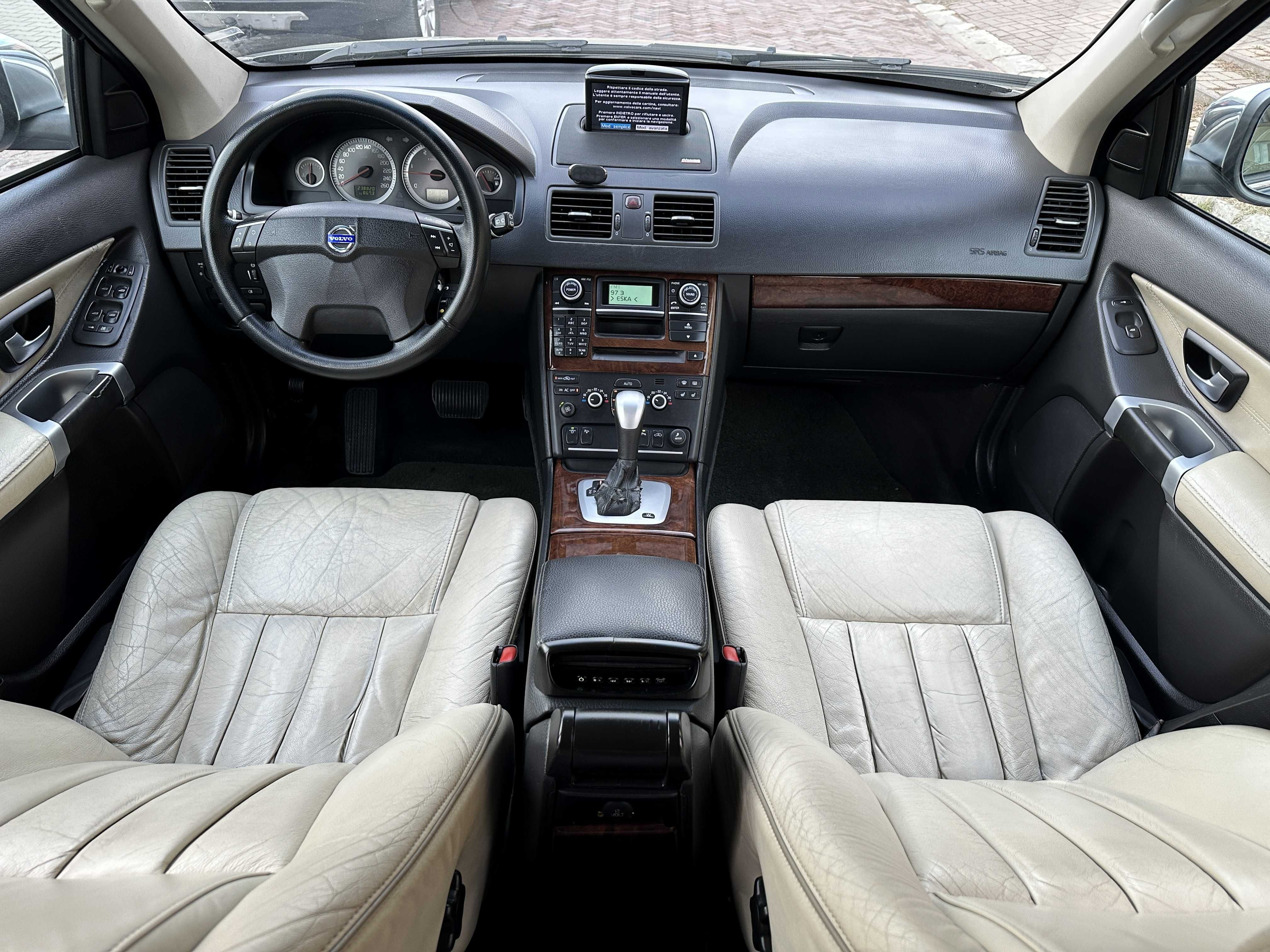 VOLVO XC90 LIFT 2.4 D5 AWD EXECUTIVE Bi-Xenon DvD Skóra DynA 19" Ładny