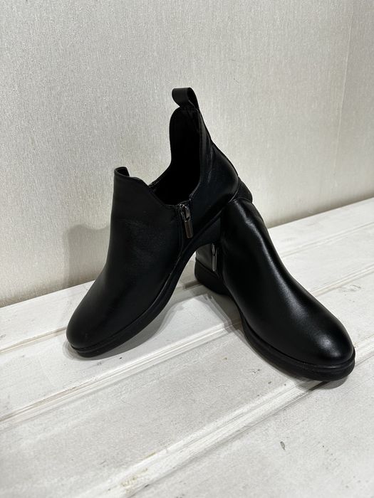 Продам жіночі чобітки