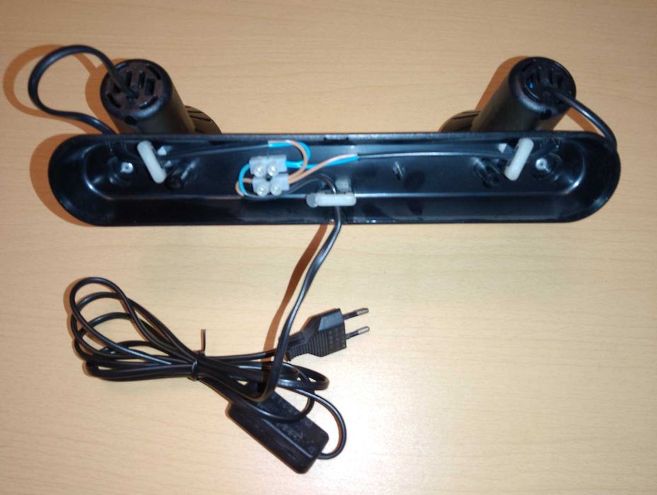 Светильник  направленный на две лампы . Люстра