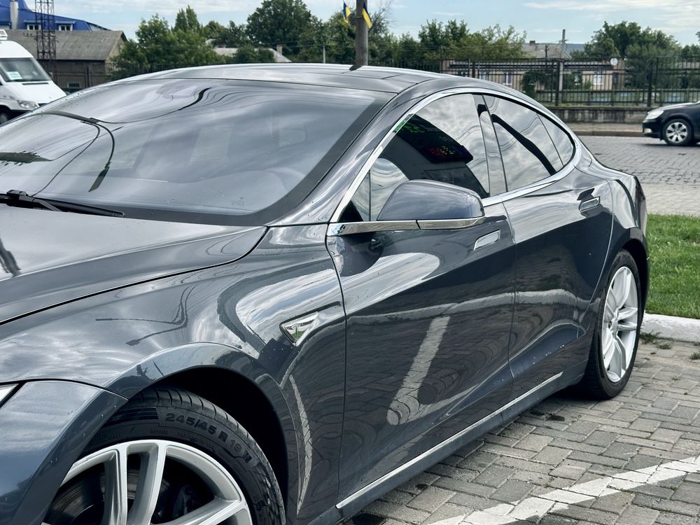 Продаю Tesla Model S 2015 Чернівці Повний Привід 70D