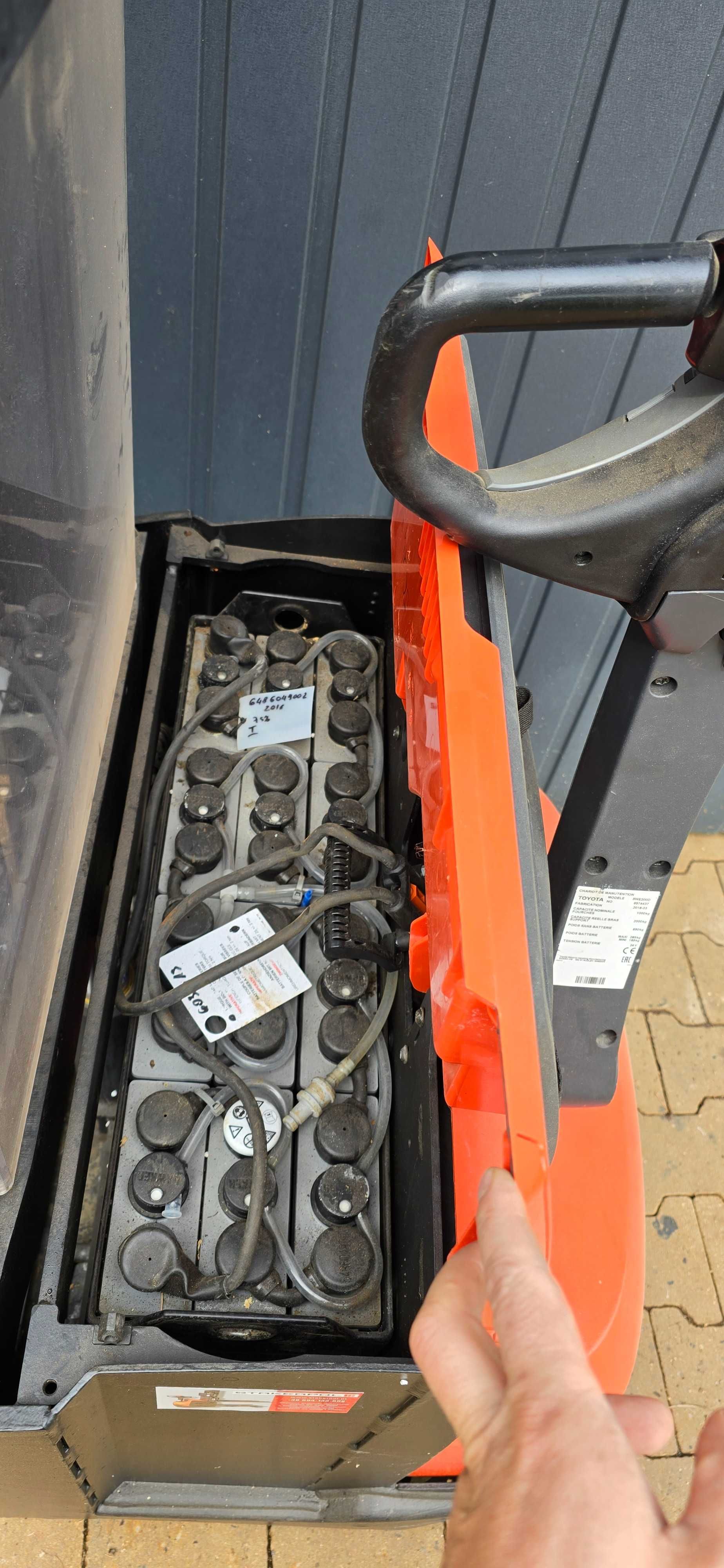 Toyota SWE wózek widłowy, paleciak elektryczny ,mały niski maszt,