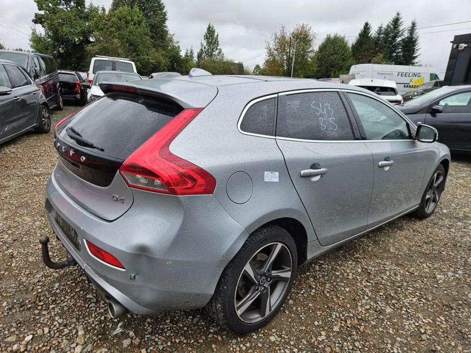 Volvo V40 2.0 DIESEL  R-DESIGN  2013 rok Lekko uszkodzony
