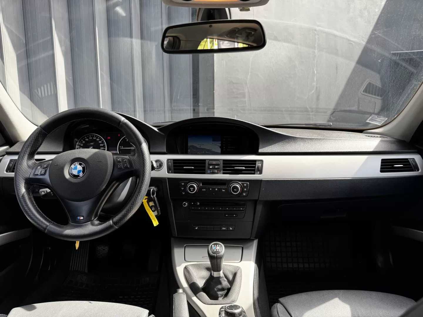 BMW 318D TOURING 2012