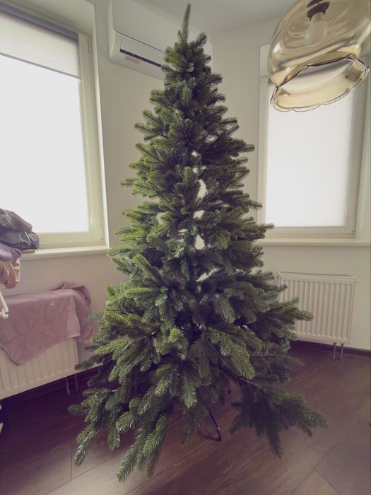Продам елку исскуственную литую, 2,1м