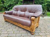 Stylowa skórzana sofa na stelażu dębowym