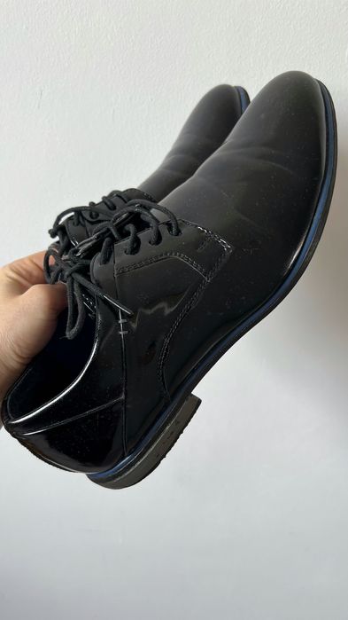 Buty męskie, czarny, lakierowany.