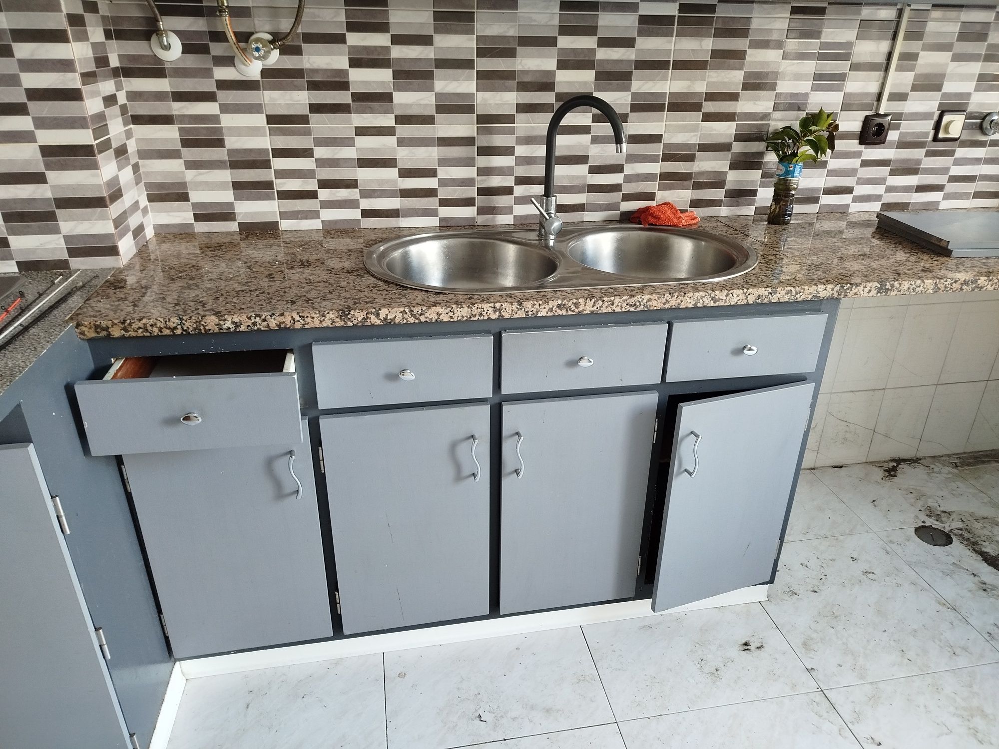 Cozinha completa usada