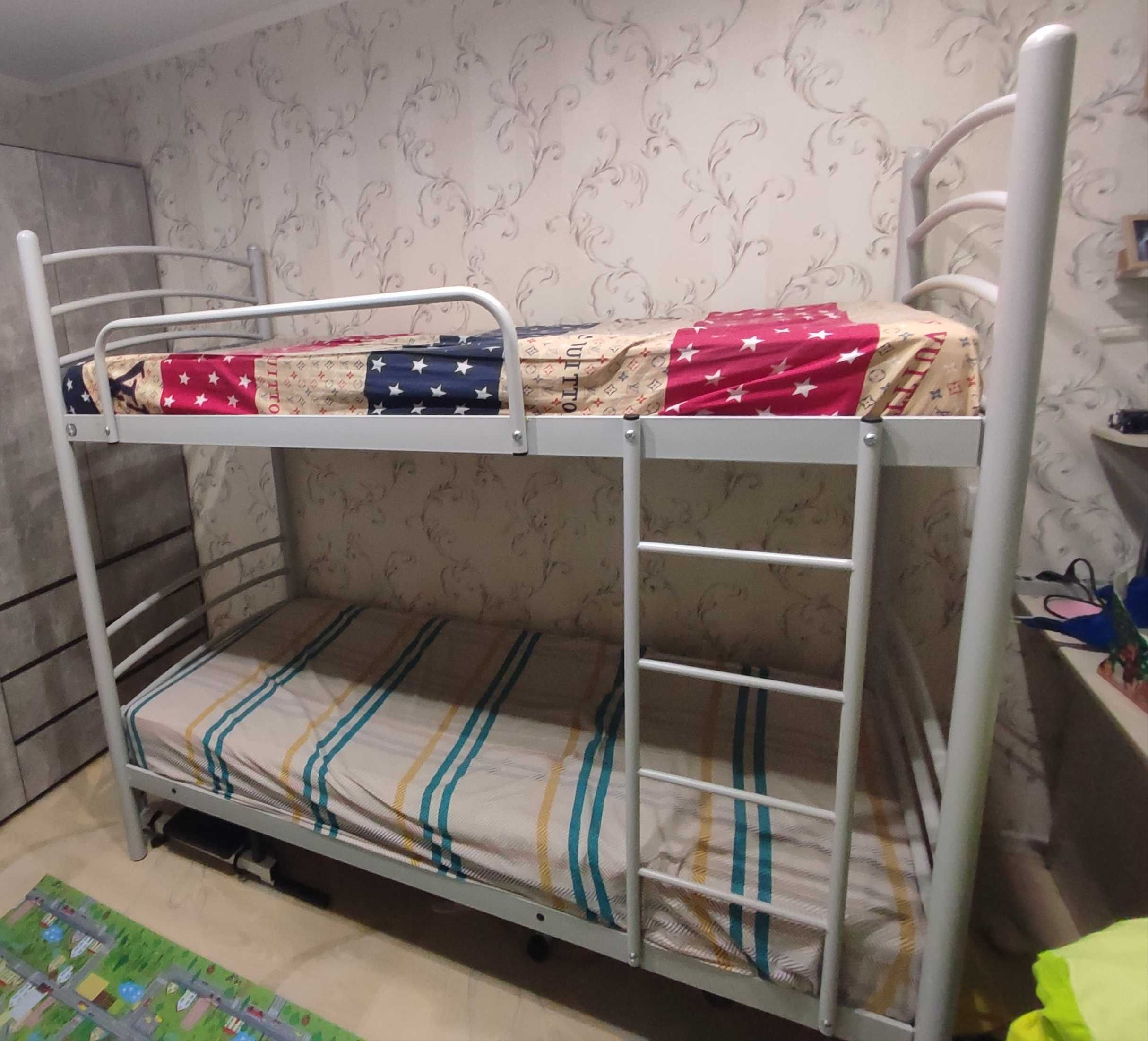 Продам детскую двухъярусную кровать