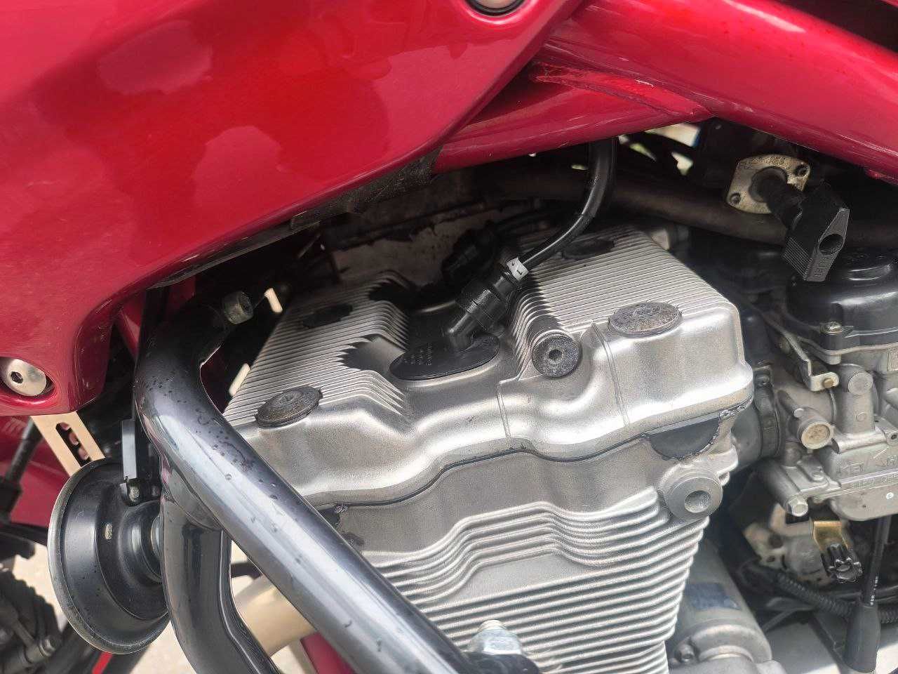 Suzuki GSF 600 Bandit S 2002 на повному бойову ходу