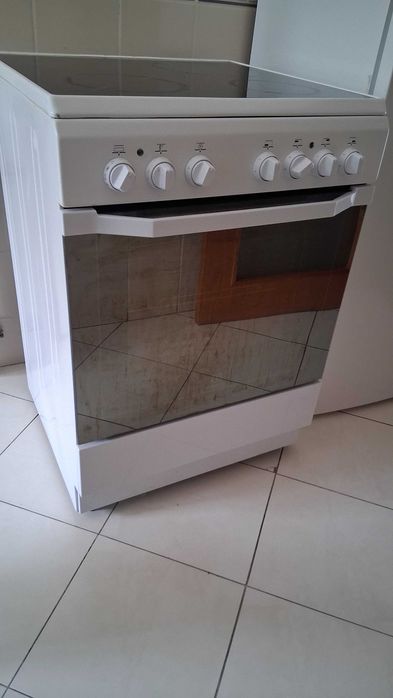 Fogão Indesit com acessórios - em ótimo estado