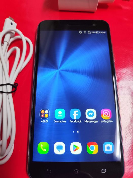 ASUS ZenFone na caixa