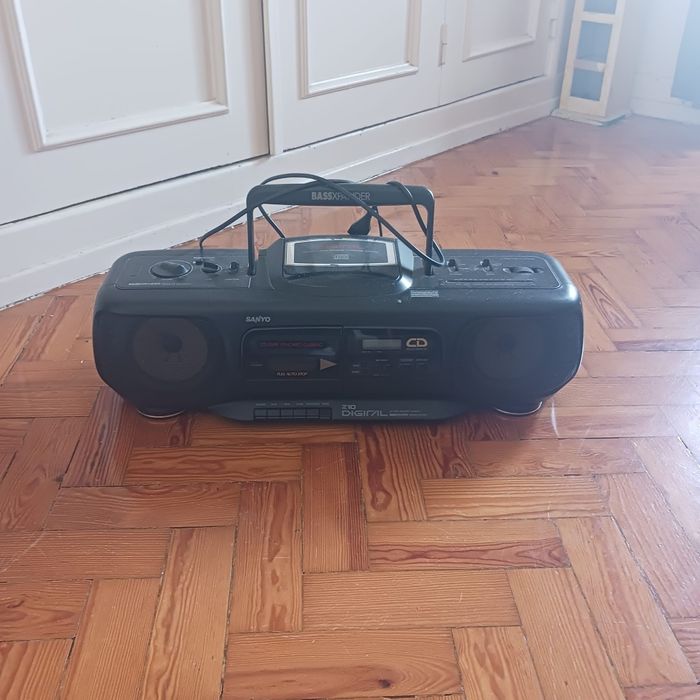 Rádio com leitor de cassete