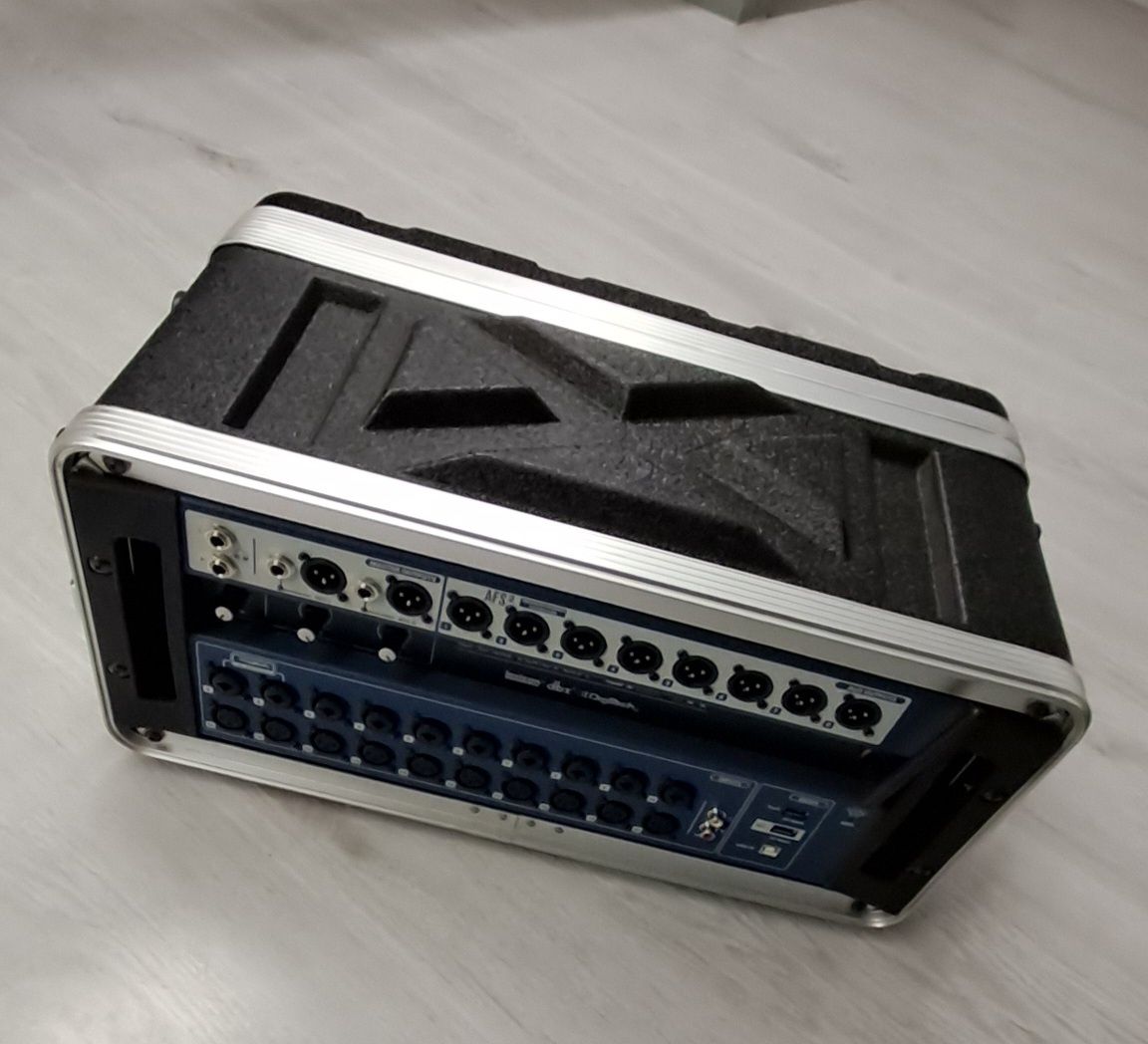 Soundcraft Ui24R + case + monitor dotyk