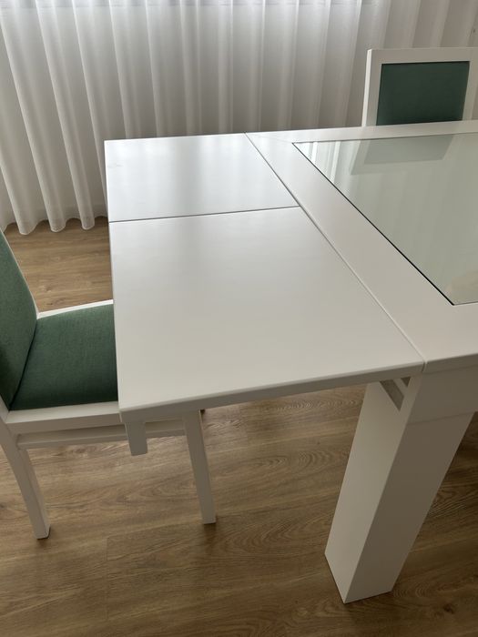 Mesa + 6 cadeirasem madeira com vidro, lacada a branco mate e cadeiras