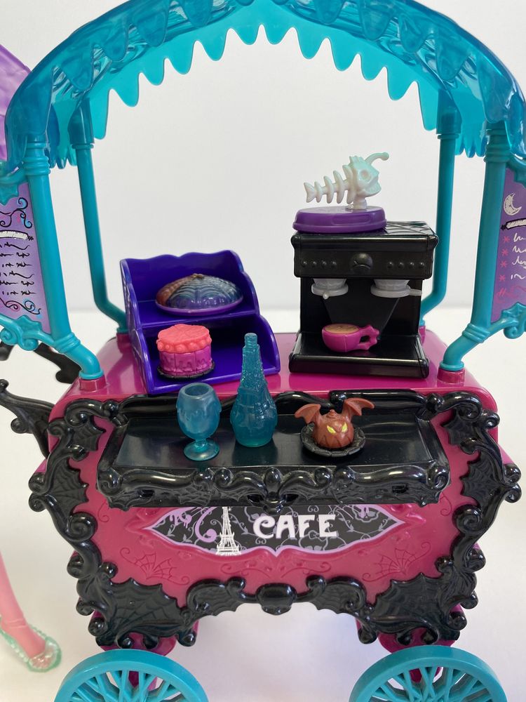 Lalka monster high Gigi Grant z kafejką i mebelkami