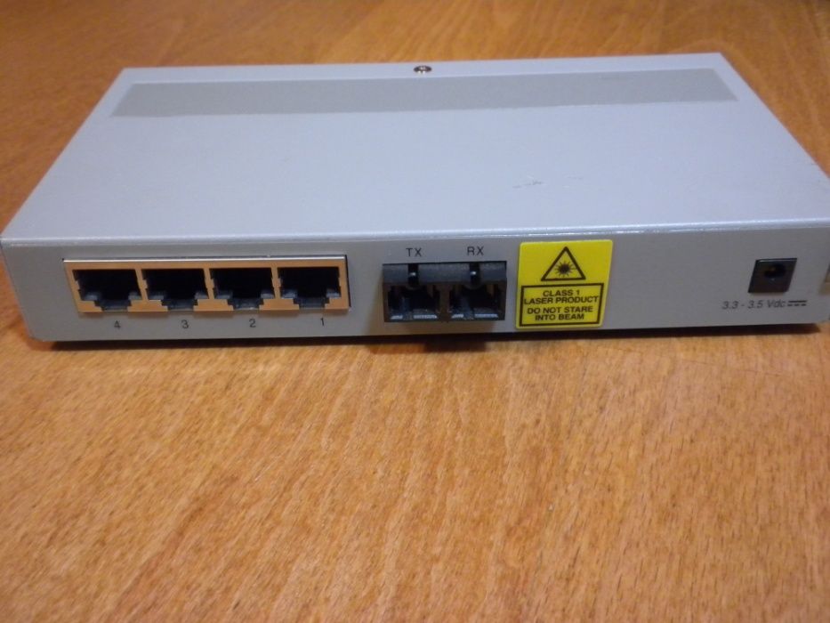 Неуправляемый коммутатор Allied Telesyn AT-FS705EFC/SC 1x100FX,4хRJ45