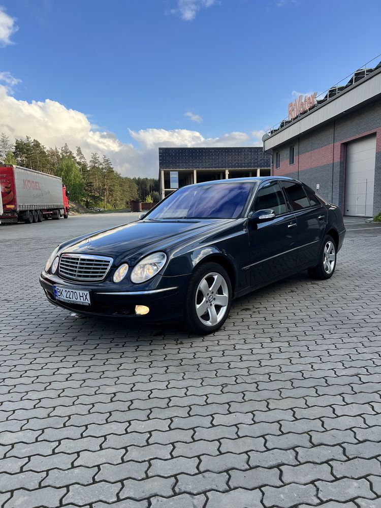 Mercedes-Benz E320