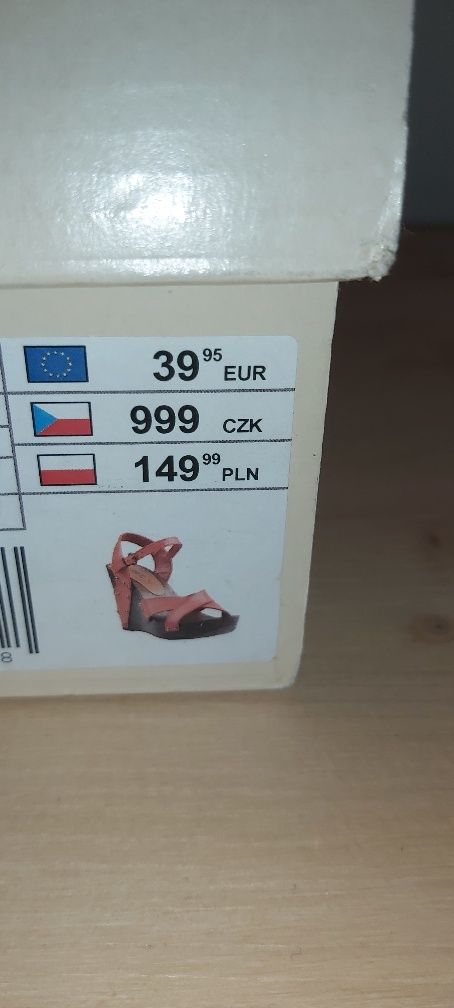 Skórzane buty na koturnie 40 Lasocki