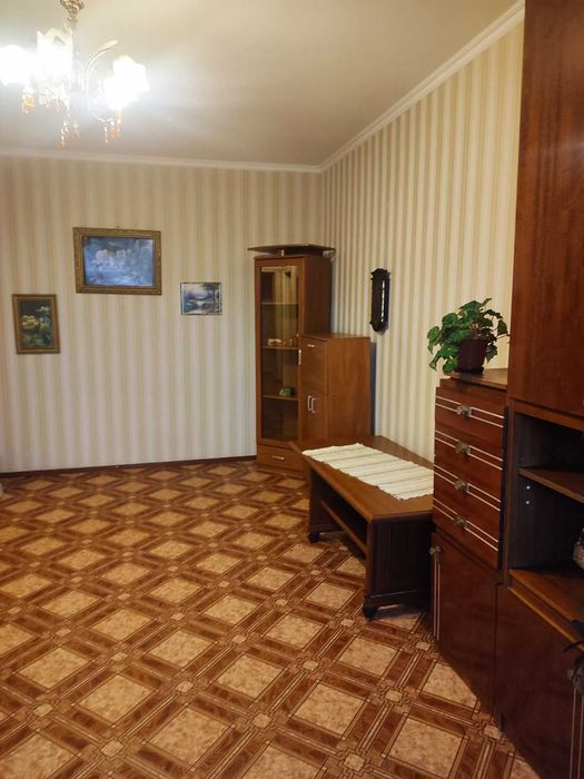 2 кімнатна, Бажана 5а, ГАЗ, тихий двір, метро Харківська -5хв пішки