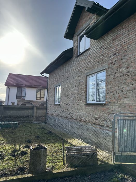 Продаж окремостоячого будинку в Оброшине