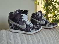 Nike WMNS DUNK SKY HI PRINT roz.39 Sneakersy półbuty koturn