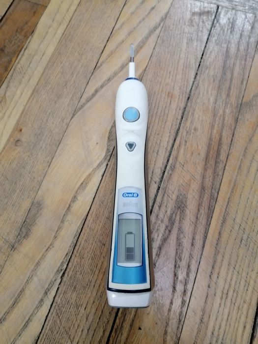 Зубная щетка для зубов чистки орал би зарядка braun