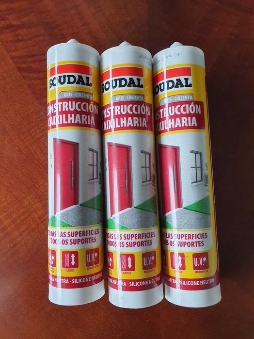 3 Silicone neutro caixilharia soudal cinzento