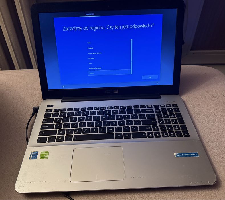 Laptop asus  15,6 cala  Ram 12 gb.dyski hdd 1000 gb ssd 128