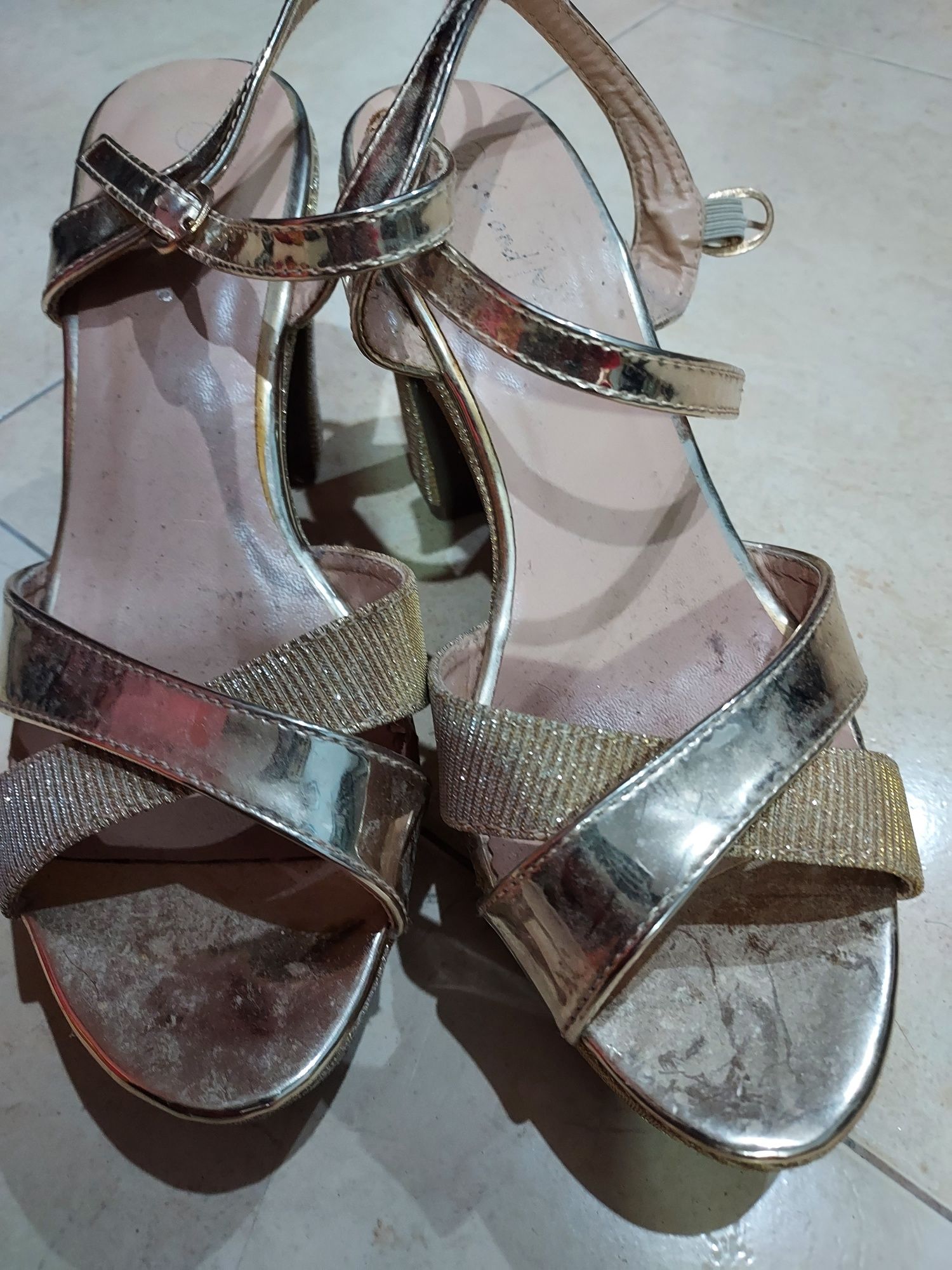 Vendo sapatos como novos