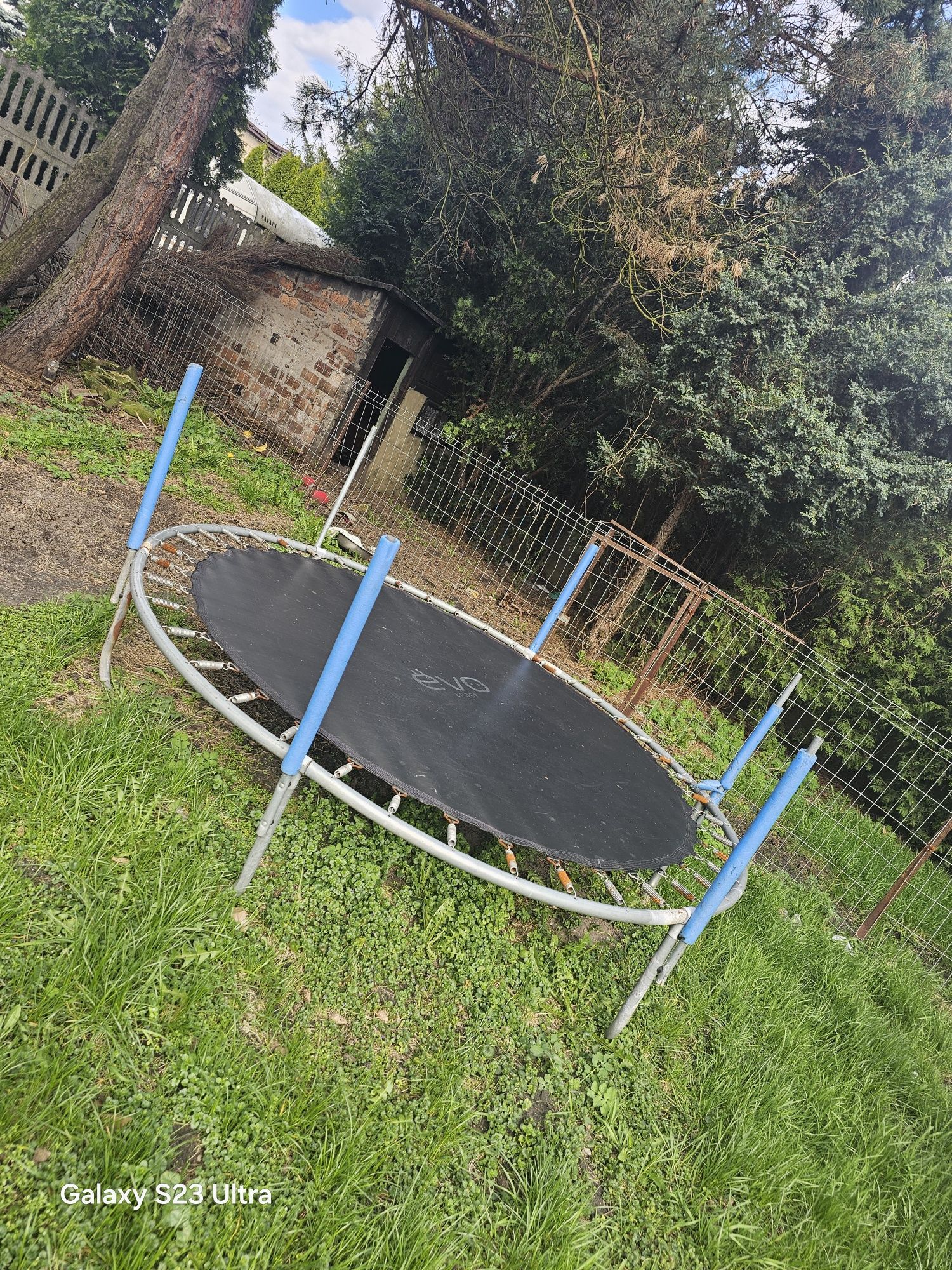 Mało używana trampolina duza