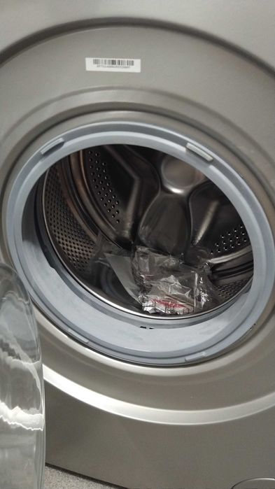 Máquina de lavar roupa, bancos para bancada e móvel em pedra