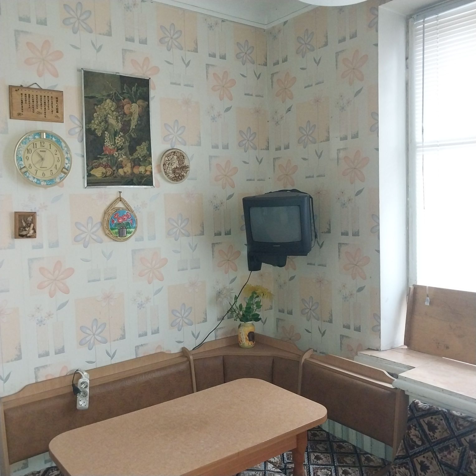Продається 3 кімнатна квартира, район зуп ТЦ Україна, 2 поверх