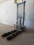 Porta Paletes Stacker, empilhador Manual, monta cargas 1.000 a 2.000Kg