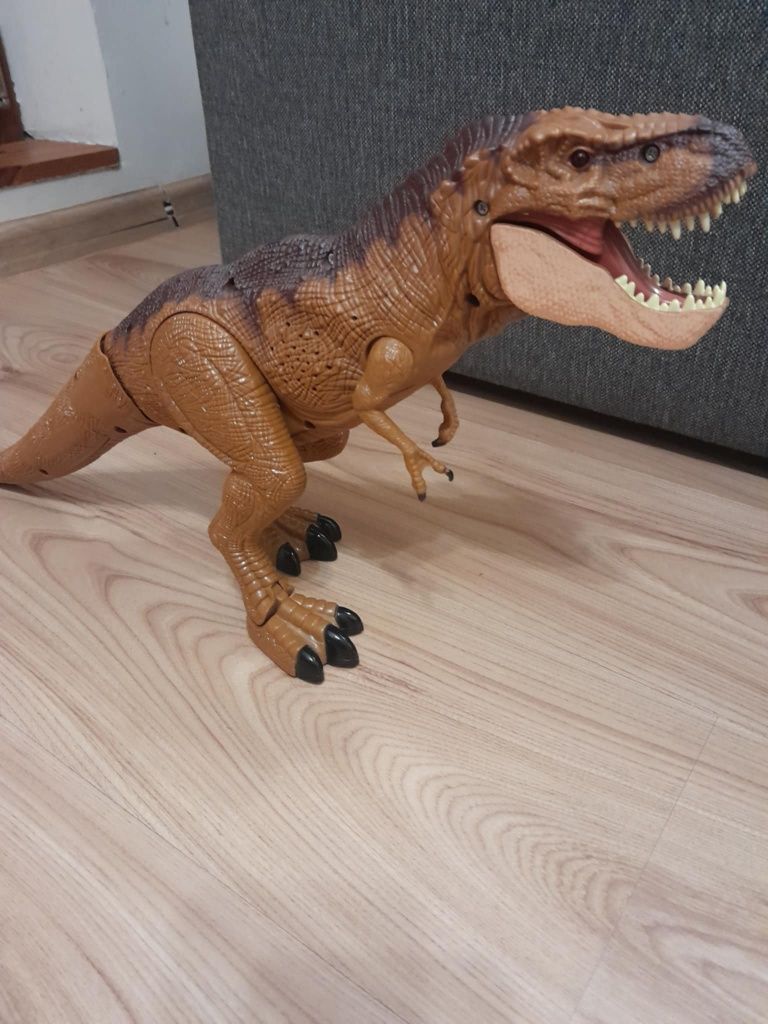 Figurki dinozaurów