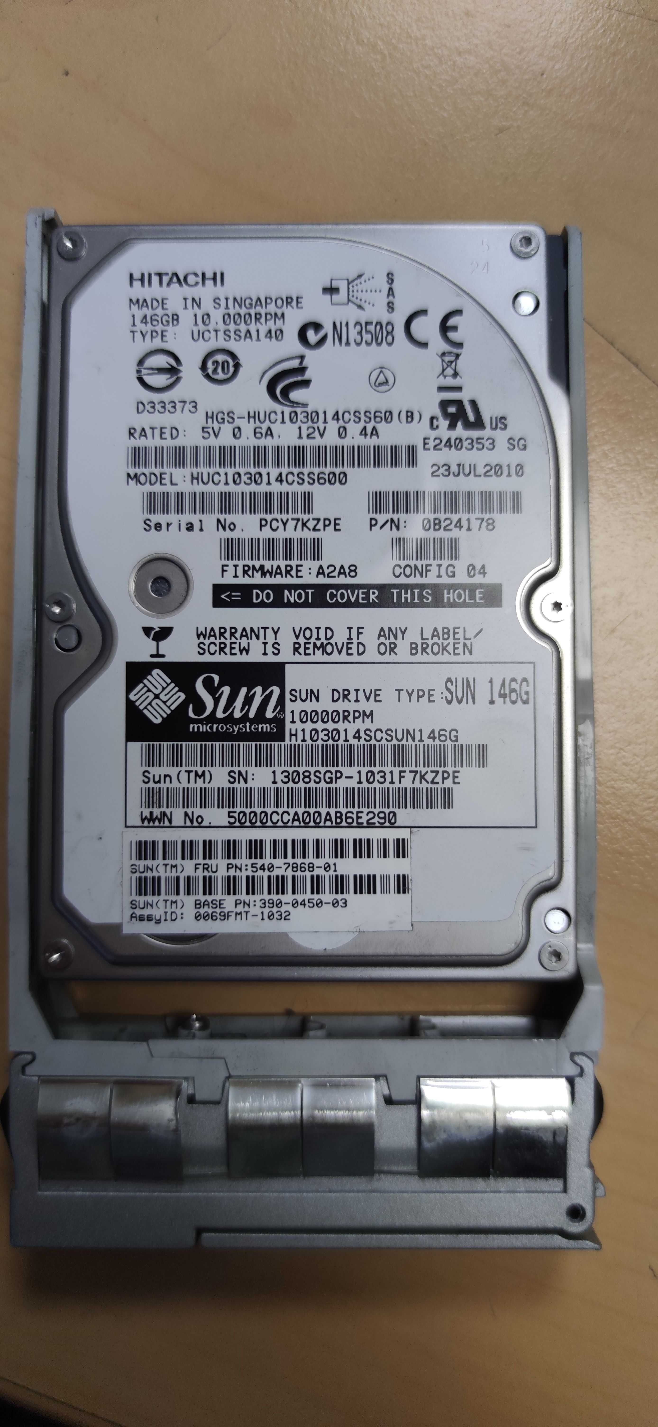 Жесткий диск Hitachi 146 GB 10K RPM 2.5" SAS (HUC103014CSS60)