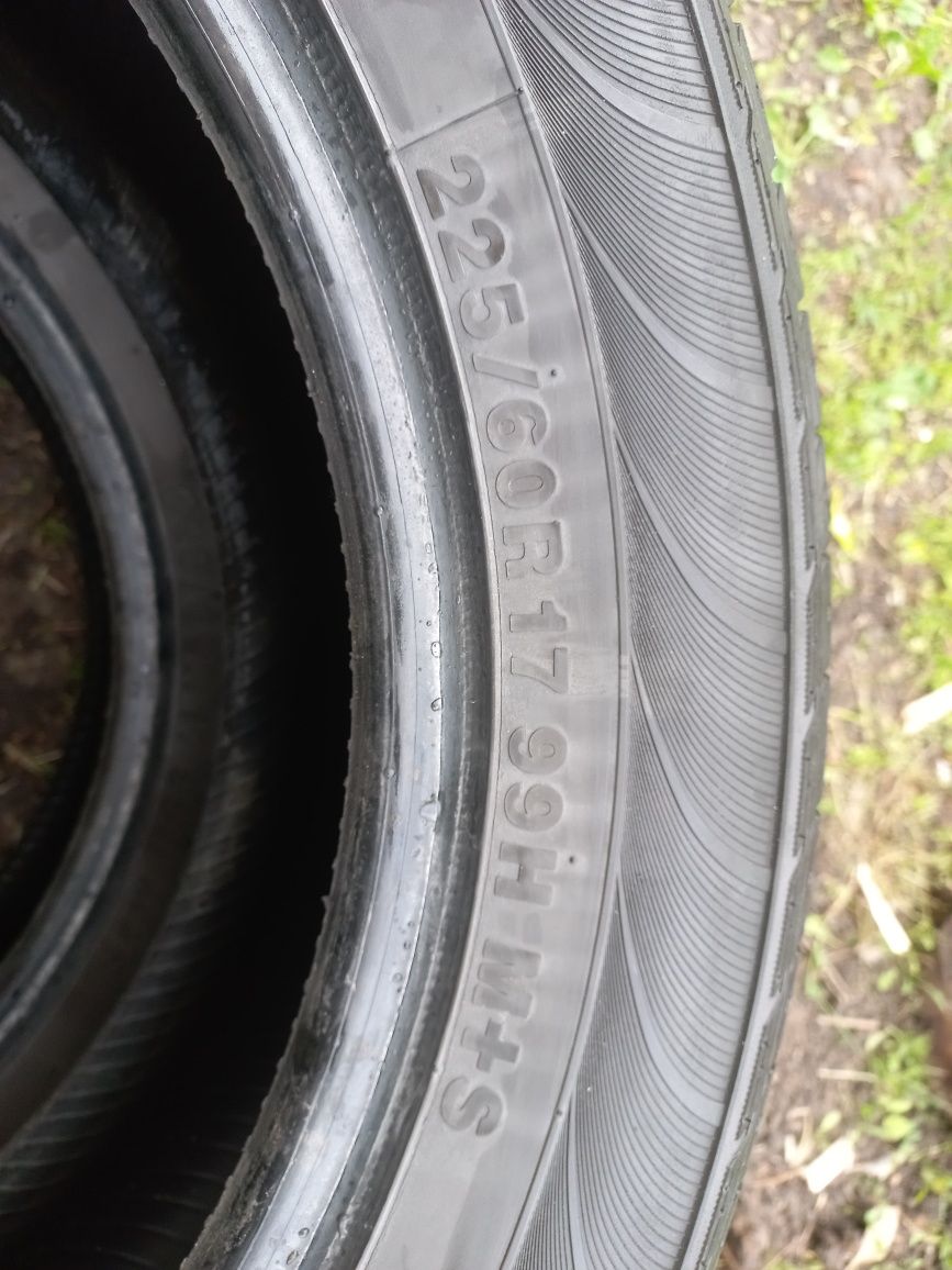 Продам 2 колеса Kumho Solus Kl 21.  Размер 225/60 R17