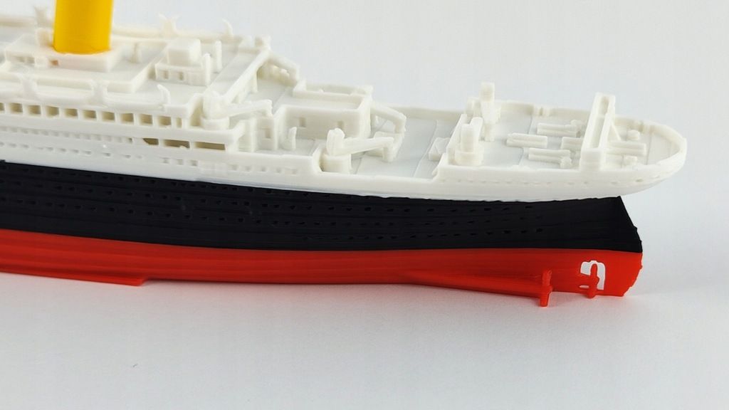 RMS Titanic – Model 3D - 269mm (1:1000) - z czarną podstawą magnet