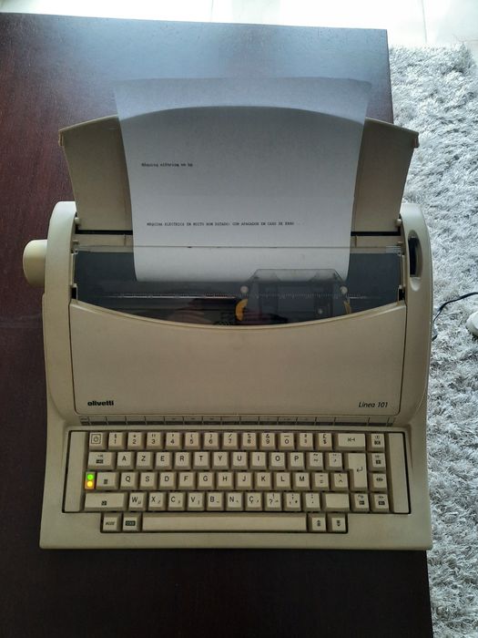 Maquina de escrever eletrónico