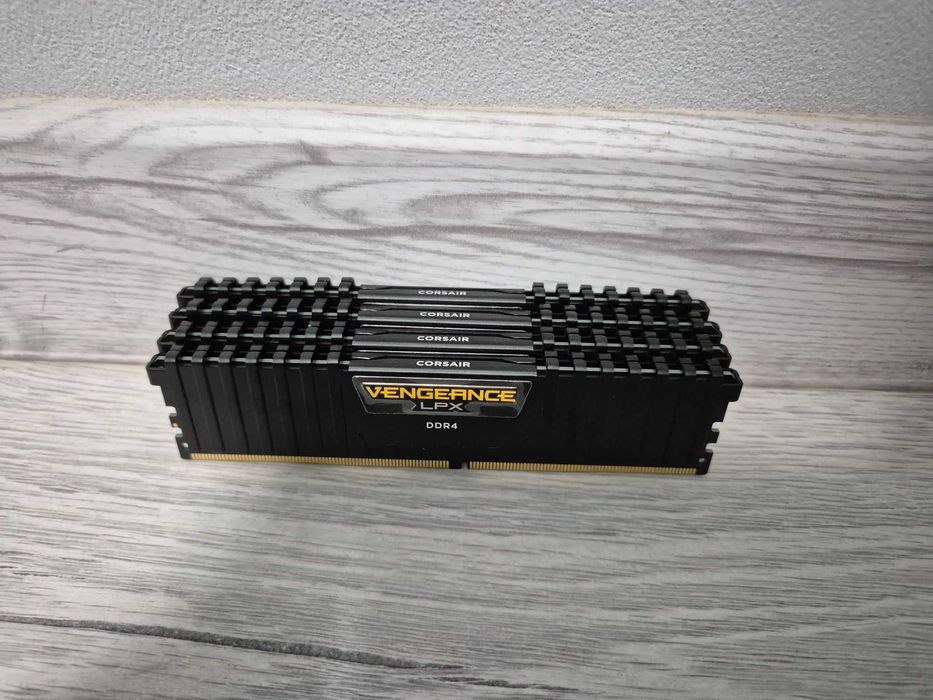 пам'ять DDR4 64GB (4x16) 3200MHz CL16 Corsair (чіпи Samsung). Trade-in