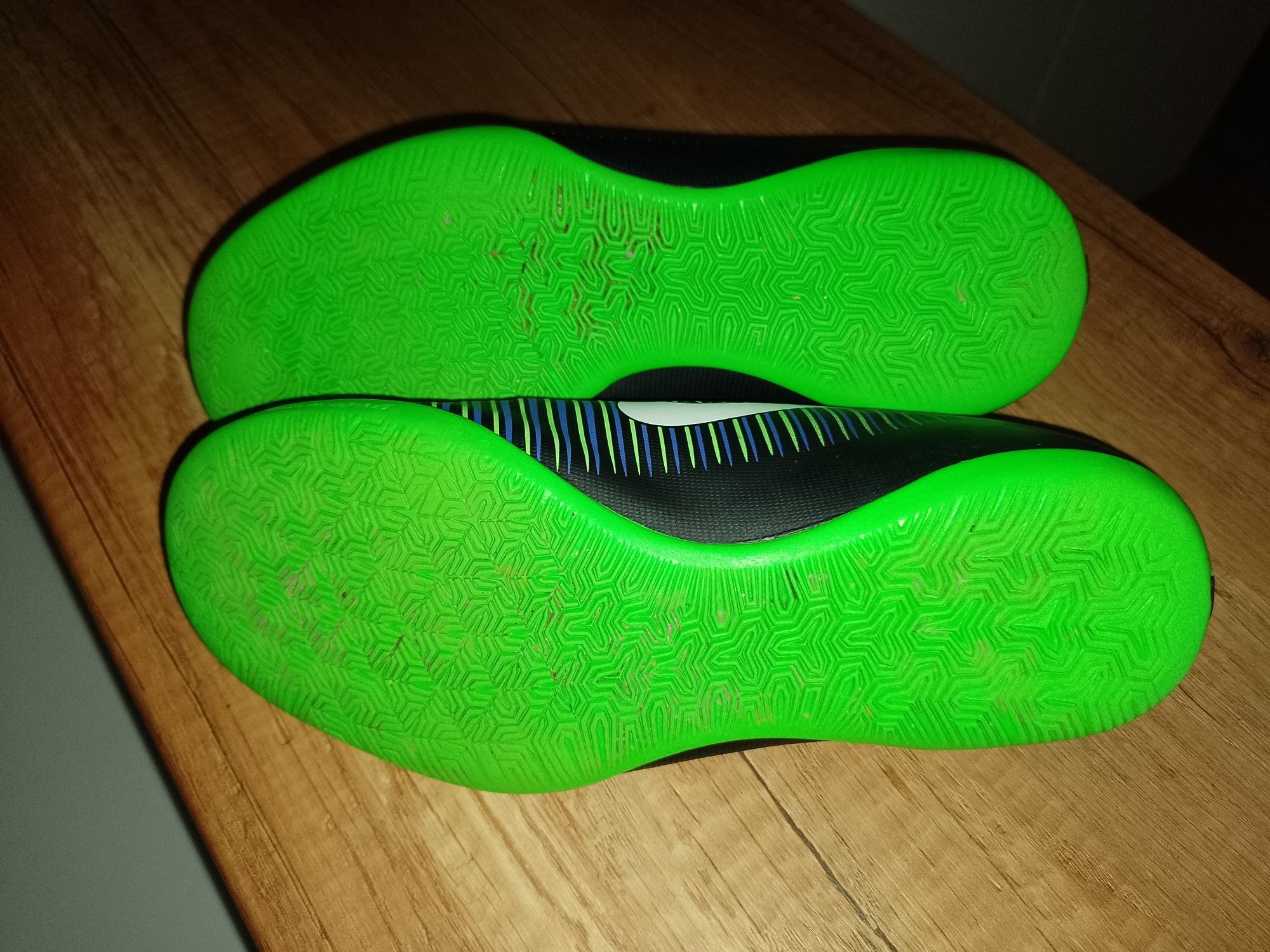 Halówki Nike roz-36,5