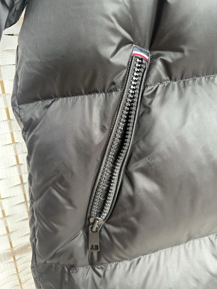 Kurtka zimowa Tommy Hilfiger z lakierowanym kapturem