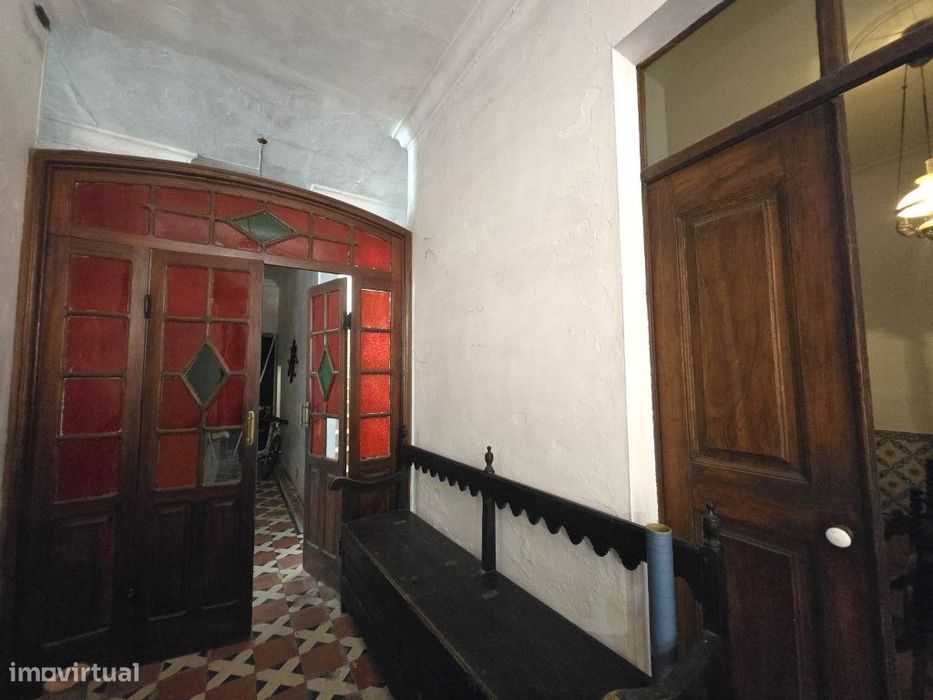Excelente Moradia de Gaveto, Senhorial, no Centro Histórico da Vila...